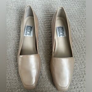 NWT sz 8.5 Worthington Soft narrow leather gold loafer comfort style: Lee